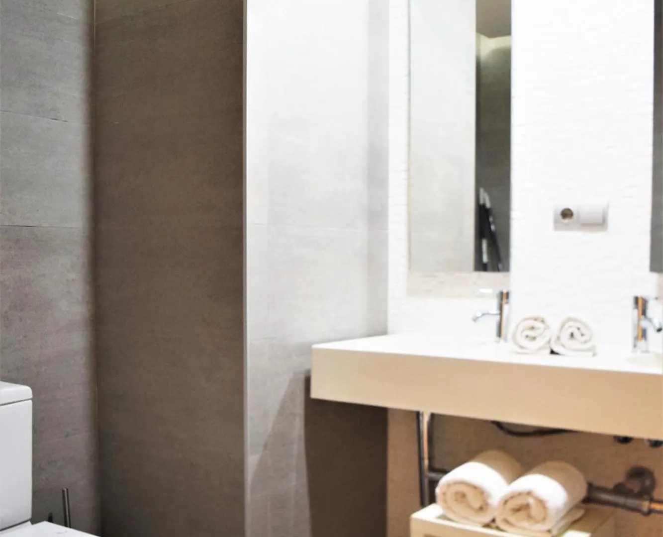 אגוואדולסה Hotel Mirablau